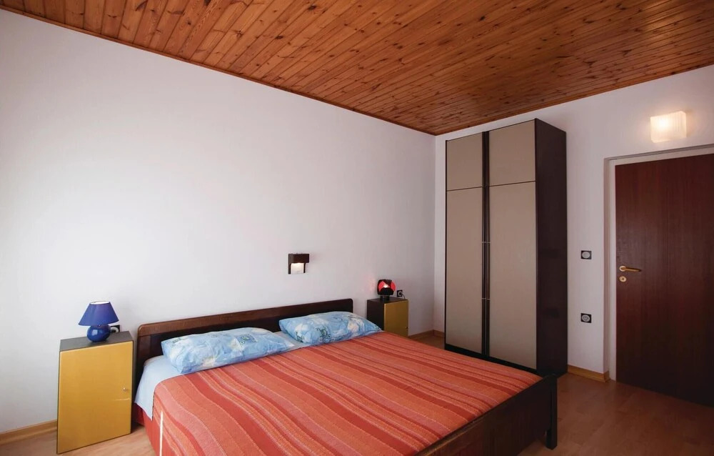 Stunning Home in Barban With Wifi and 2 Bedrooms