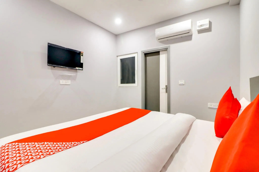 OYO 76766 Hotel Dream Palace