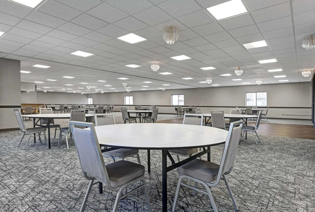 Country Inn & Suites by Radisson, Pierre, SD