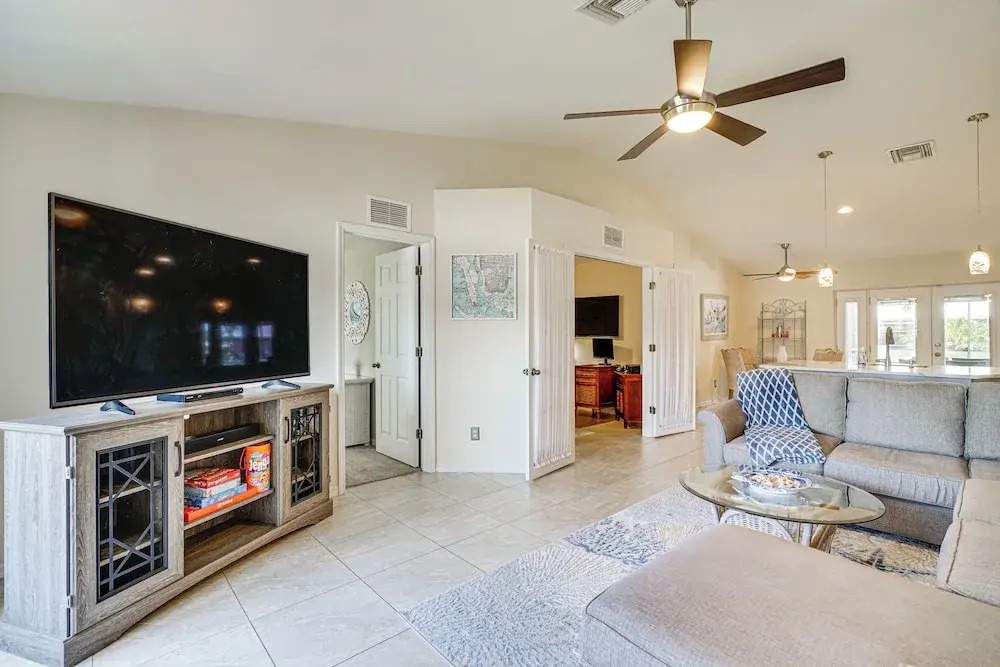Cape Coral Home w/ Screened Porch: 4 Mi to Beach!