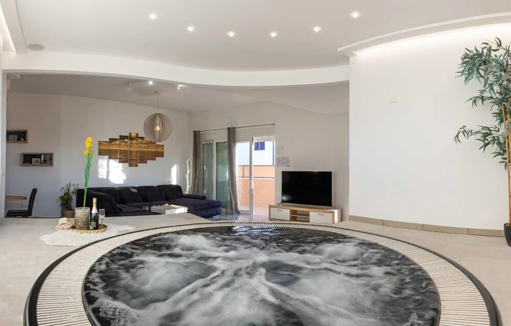 Stunning Home in Okrug Gornji With 2 Bedrooms and Wifi