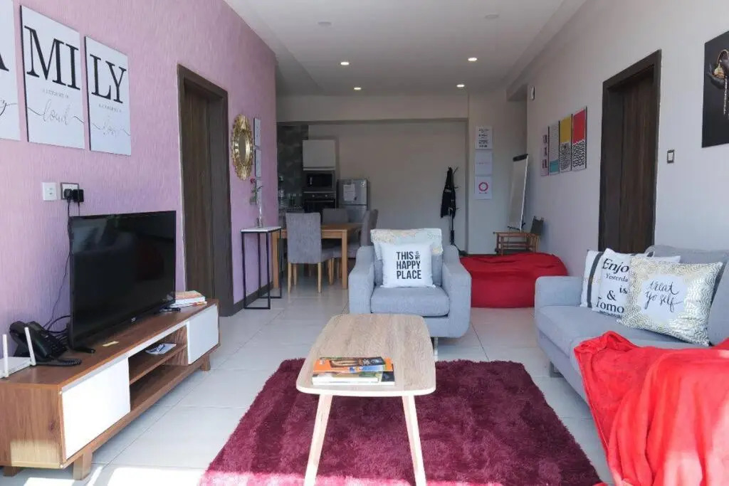 Lovely 2 Bdrm Serviced Apartment with pool & sauna