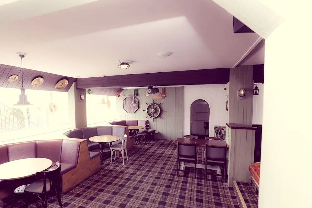 The Commodore Inn