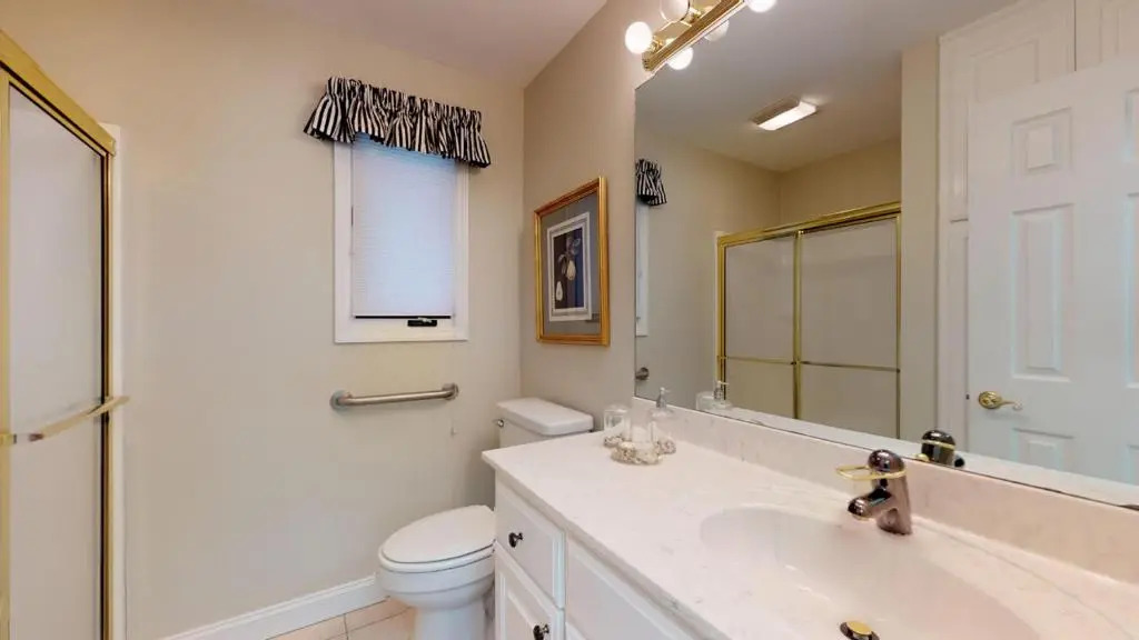 32 Heath Dr