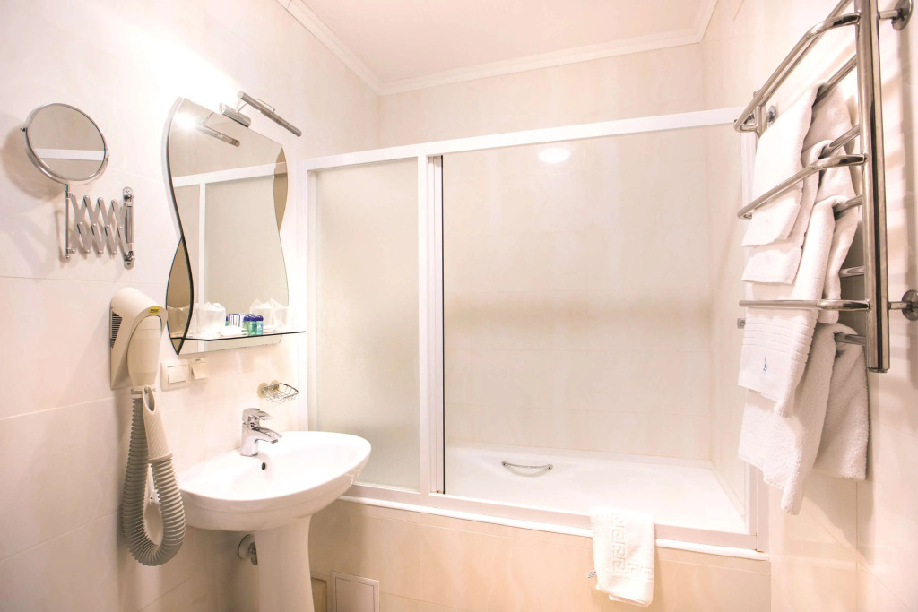 Готель Дніпро Dnipro Hotel