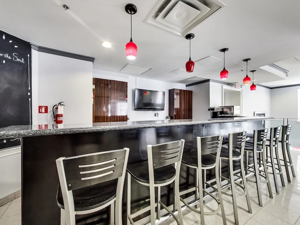 Isabella Hotel & Suites