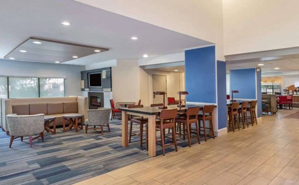 Holiday Inn Express and Suites Phoenix Tempe - University