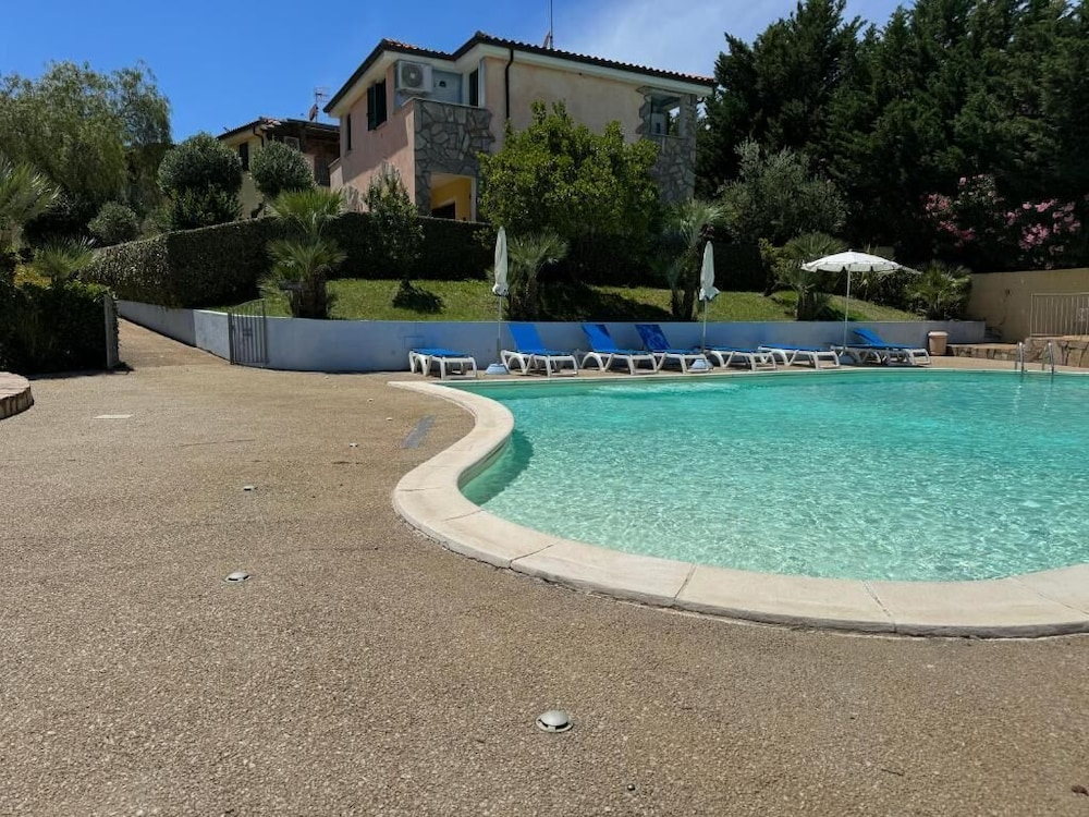 Sardinia Hillside Retreat - Apt 14 - 2BR, quiet area, parking
