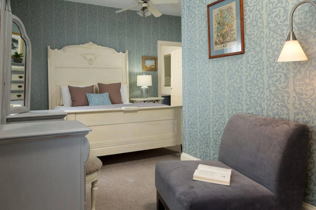 The Carroll Villa Hotel