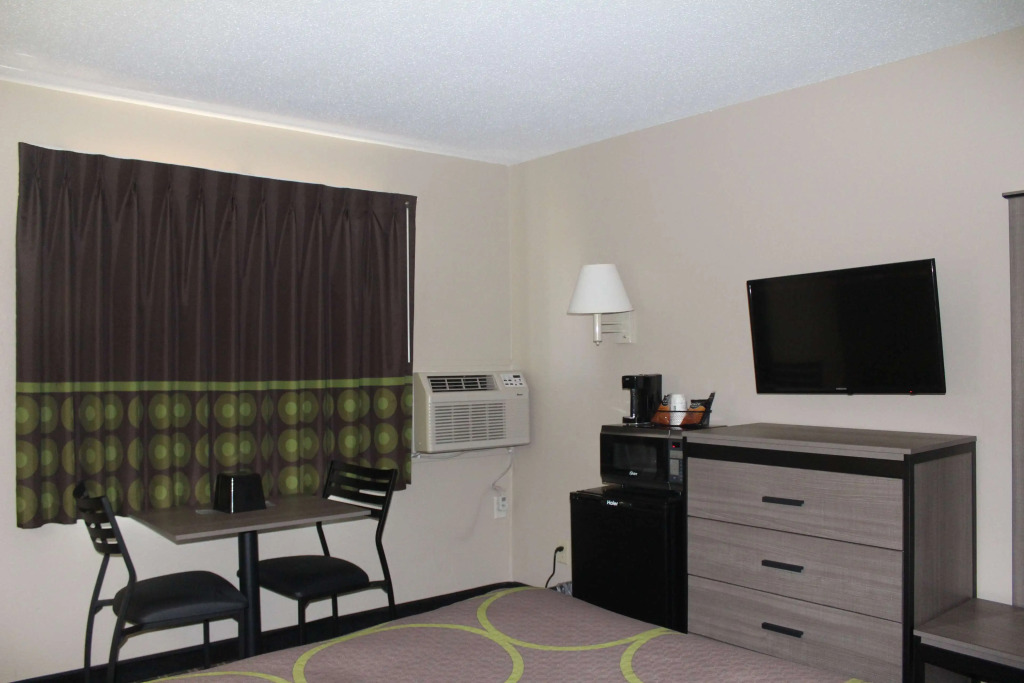 Super 8 by Wyndham Michigan City