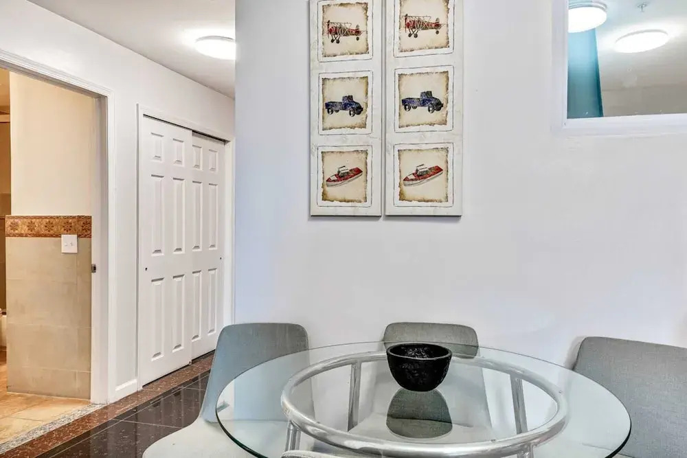 Amazing 2BD Steps From the Convention Center