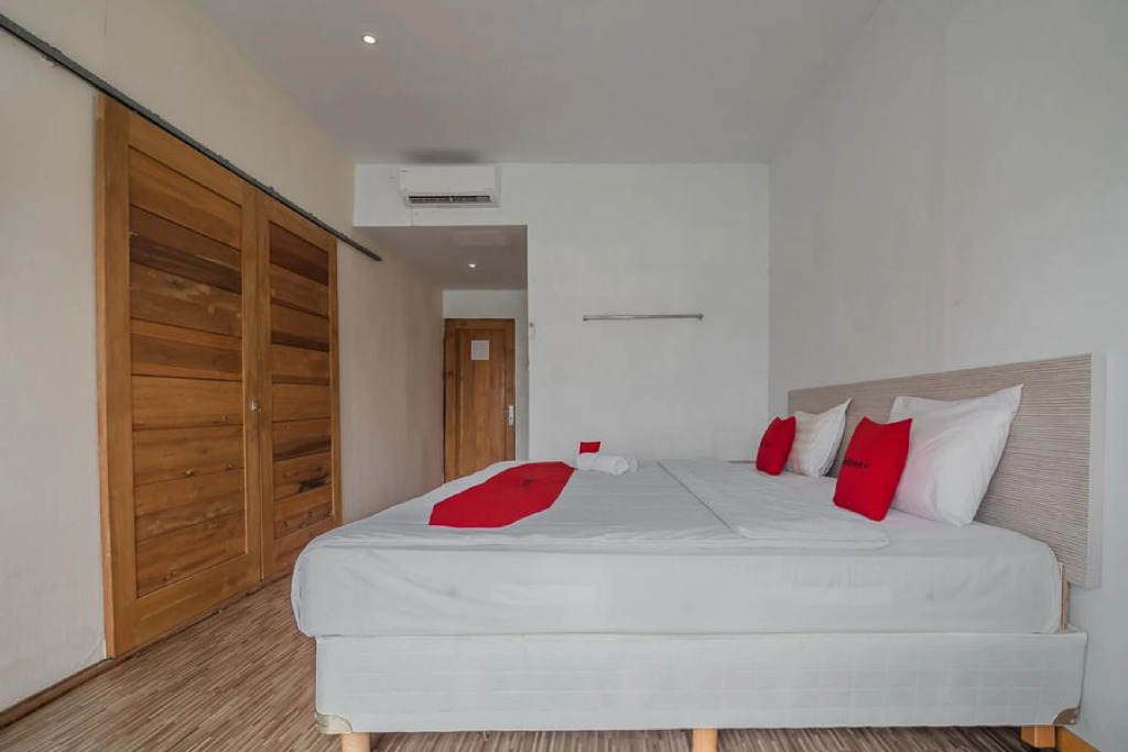 RedDoorz near Pantai Coastarina Batam