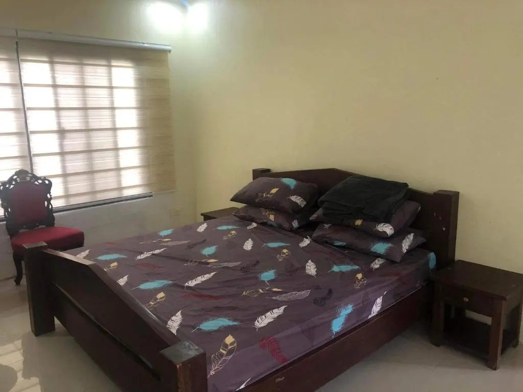 Tagaytay BNR Guesthouse 4BR With Balcony 12-14 Guest