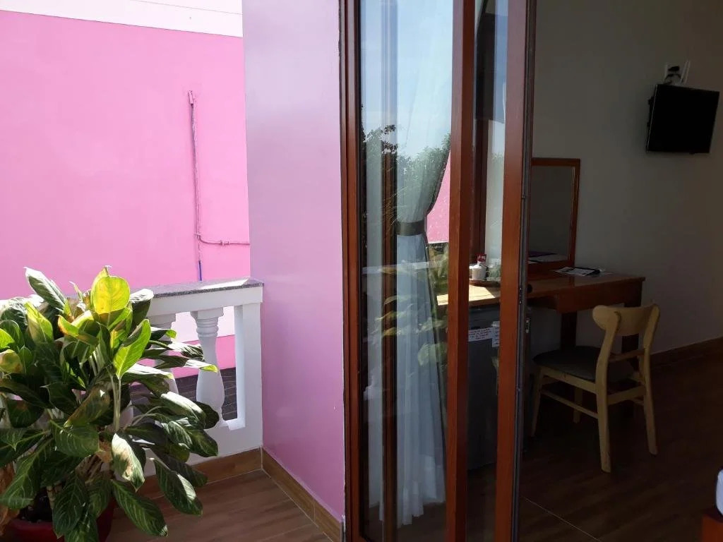Pink house Homestay