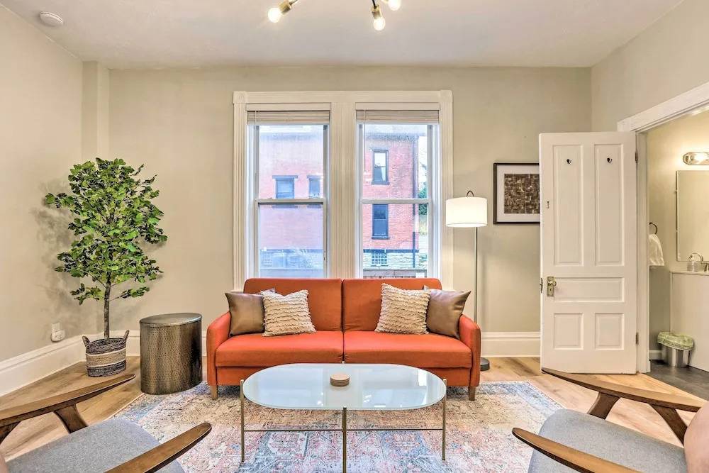 Pet-friendly Condo w/ Deck ~ 3 Mi to Dtwn!