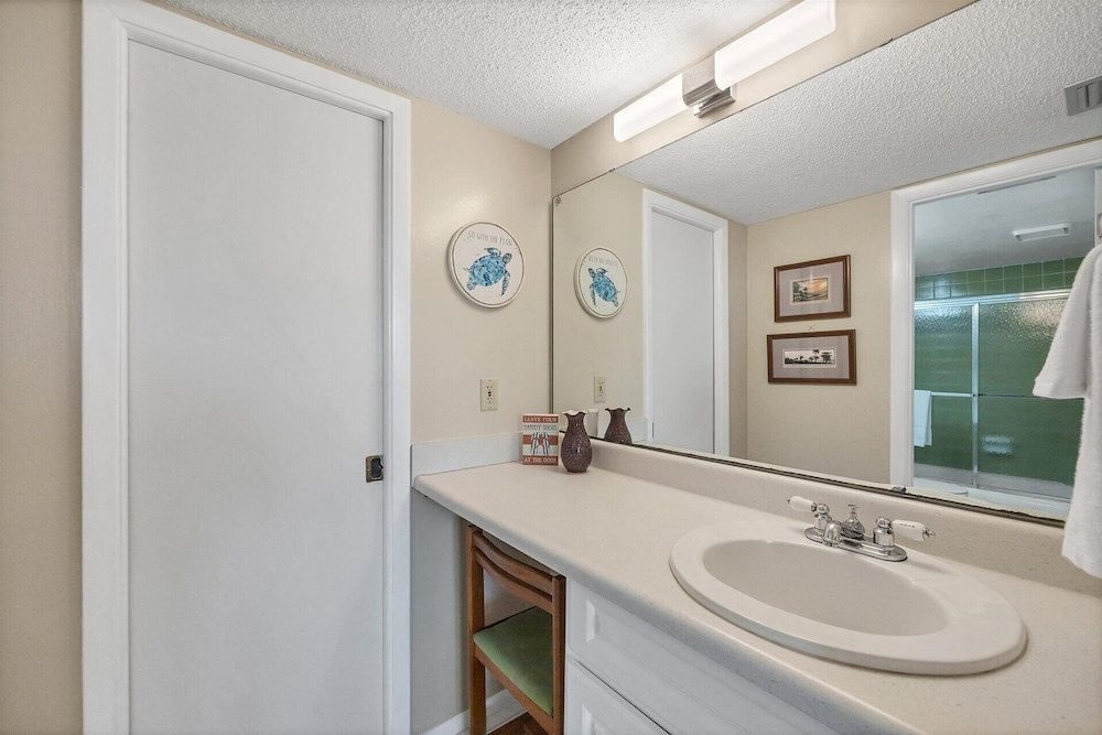 Anchorage Resort 3rd Floor 2 Bedroom Condo South West Balconies 0885