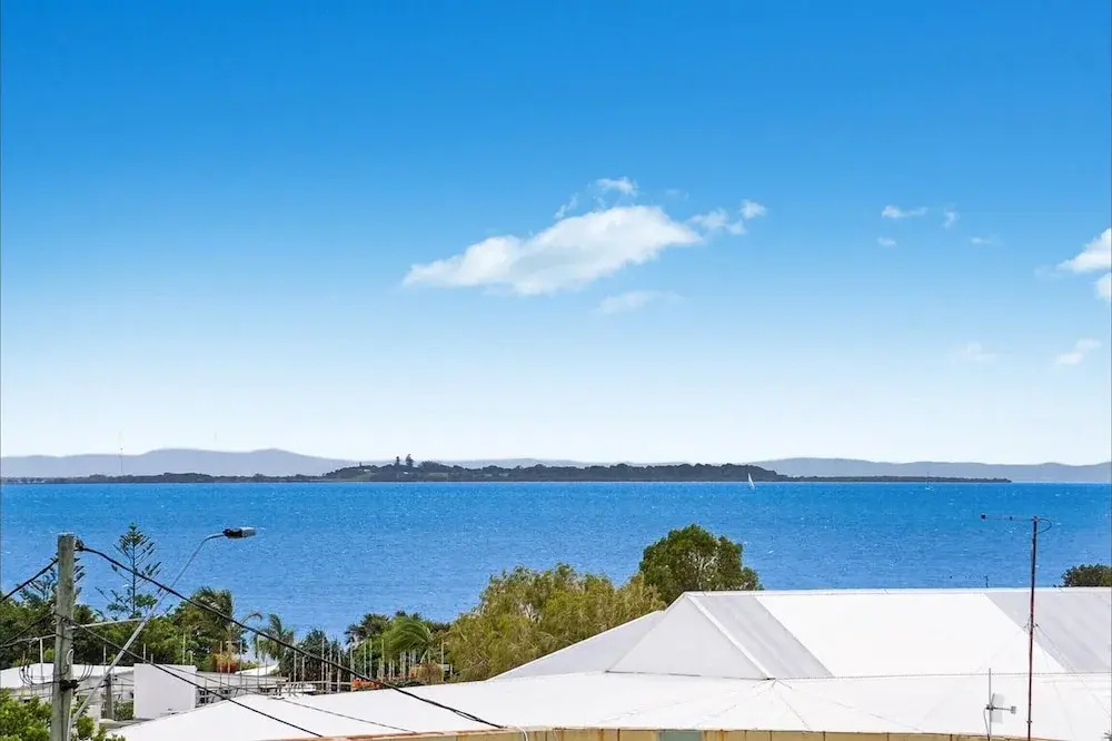 Stylish 4-bed Townhouse With Panoramic Ocean Views