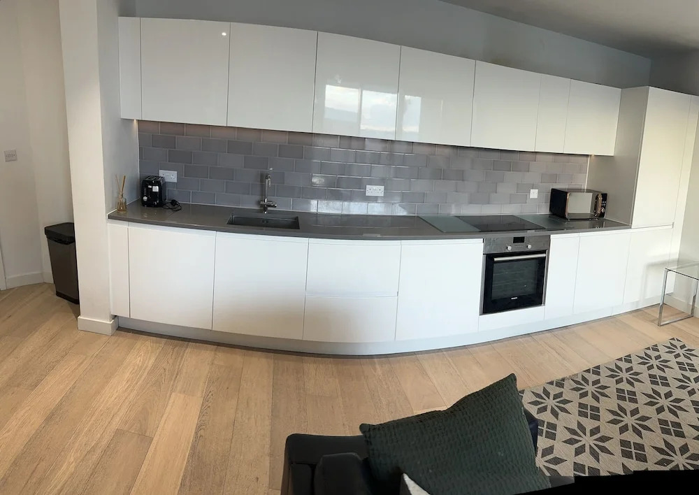 Docklands Stunning 2 bed Apartment London