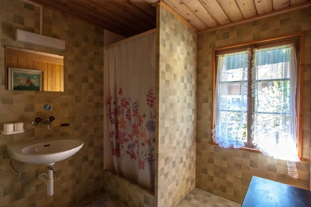Lake Lodge Hostel