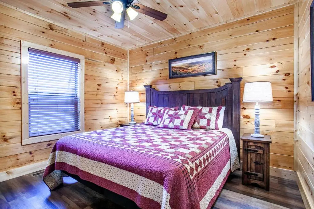 Swimming Bears Lodge 1 with Indoor Pool and Hot Tub