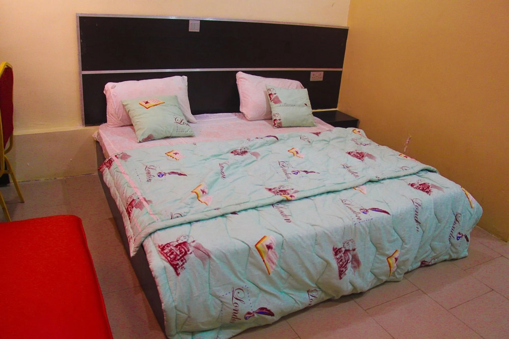 New Travellers Lodge & Suite