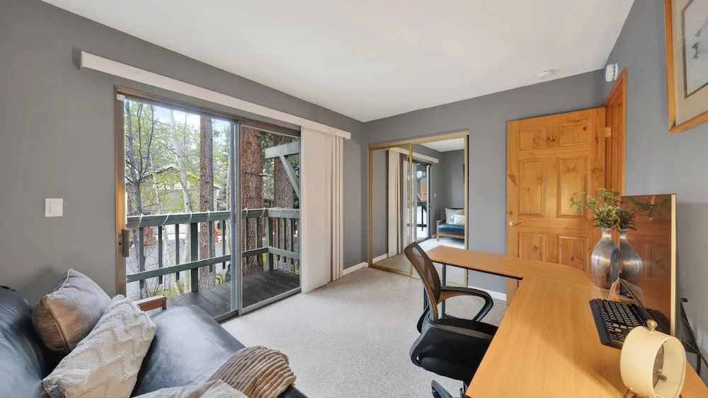 Incline Pines Retreat by Avantstay Private Hot Tub + Wraparound Deck + Views Near Dining and Shops