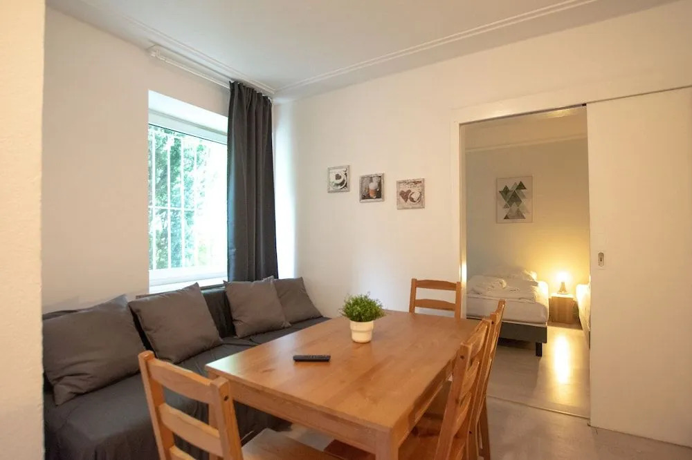 Tolstov-Hotels Large Apartment