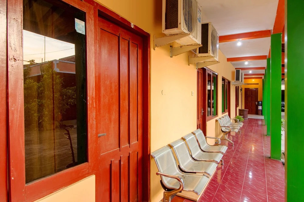 House 24 by OYO Rooms