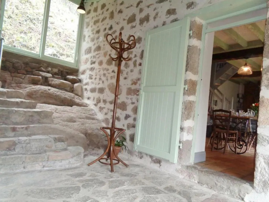 Gîte indépendant 8p, cheminée, animaux acceptés, nature paisible - FR-1-496-10