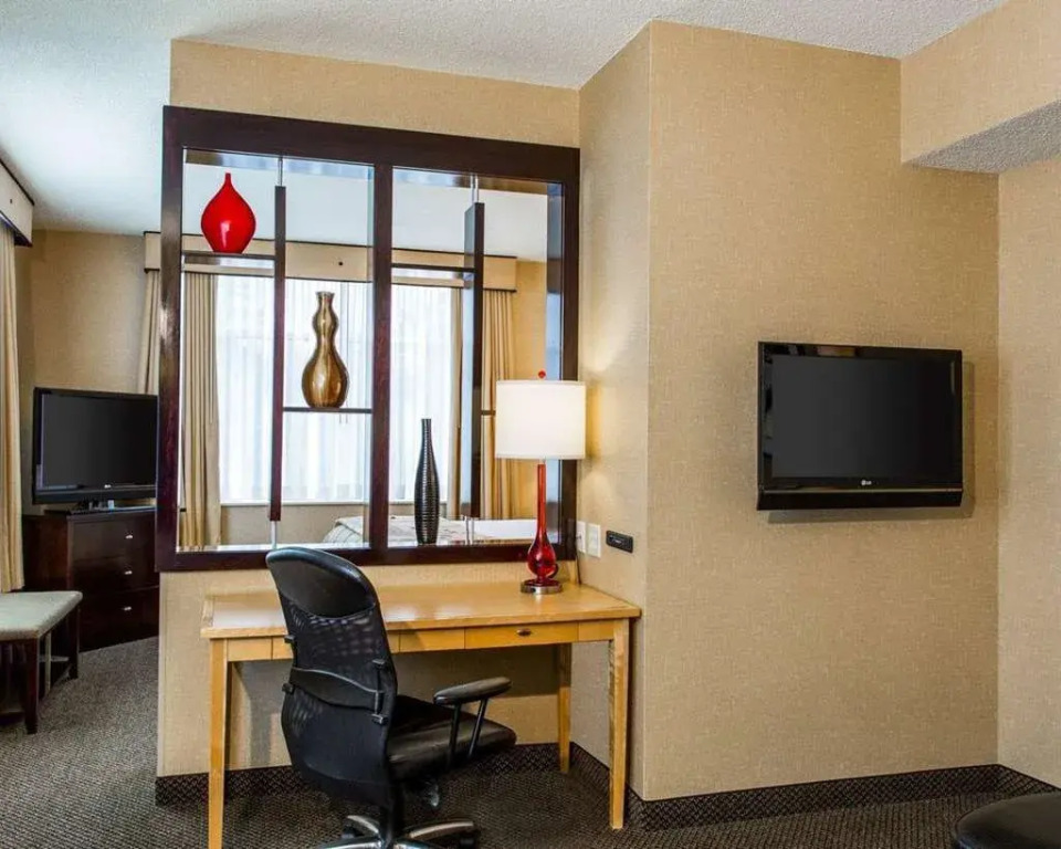 Cambria Suites Traverse City