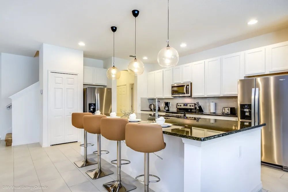 14 Bdrm 11 BA Sleeps 30