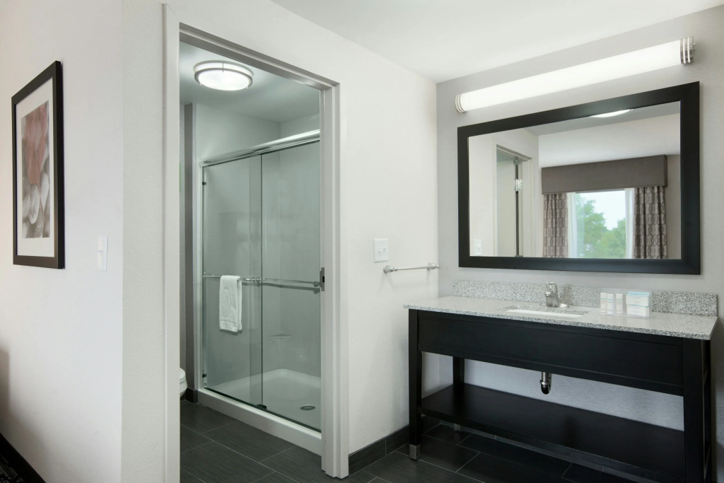 Hampton Inn and Suites Roanoke Airport/Valley View Mall