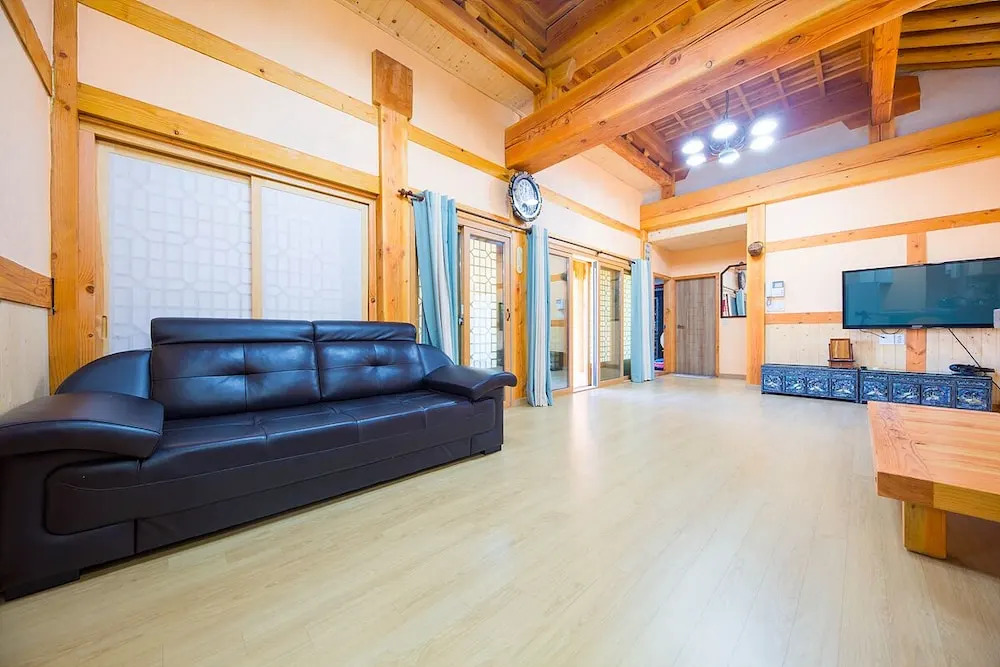 Mr.Choi Hanok Pension