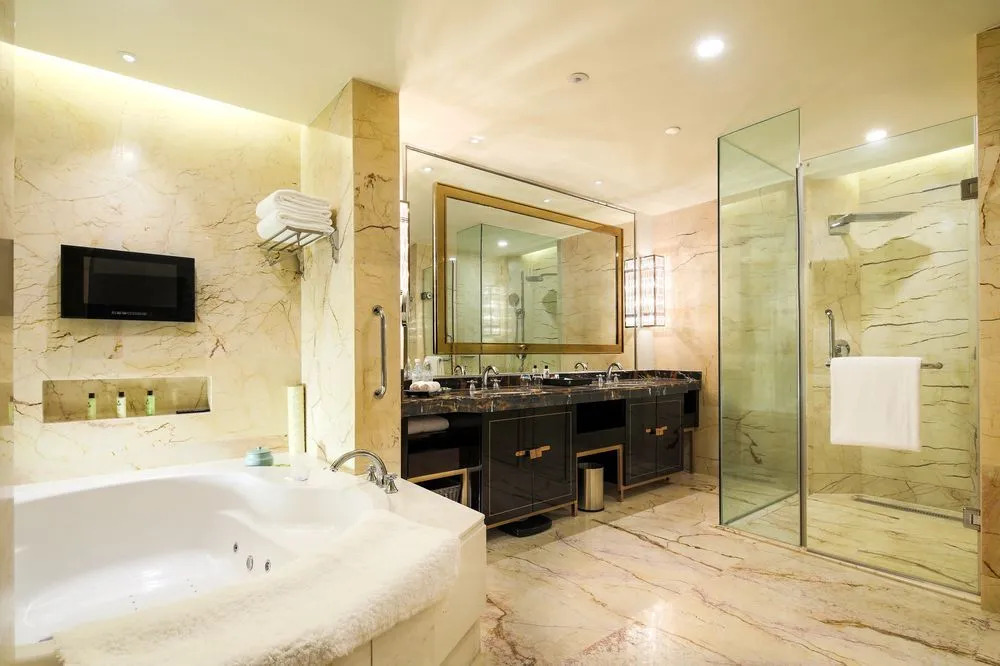 Intercontinental Sancha Lake