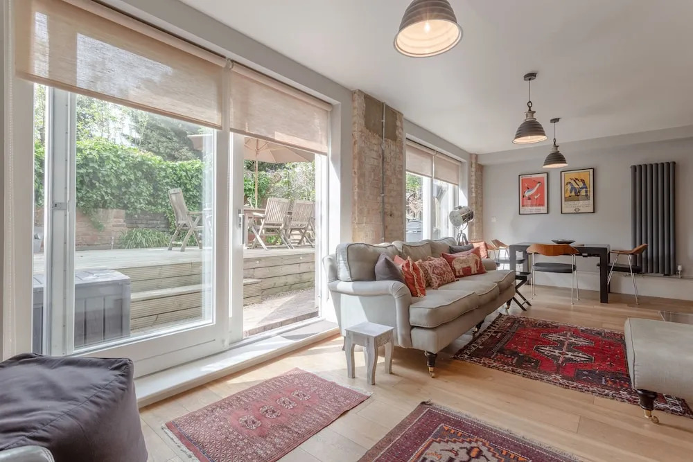 Chic 2 Bedroom Garden House in Dalston
