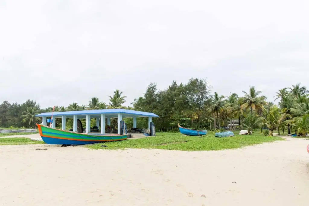 Waves and Shores Pool Beach Villa