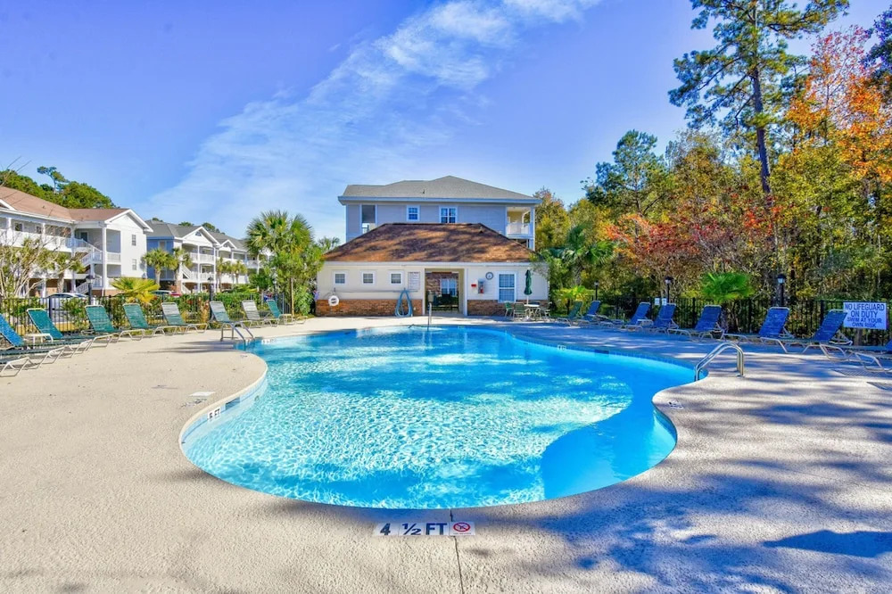 Stylish Comfy Resort Gem Balcony Pool Parking