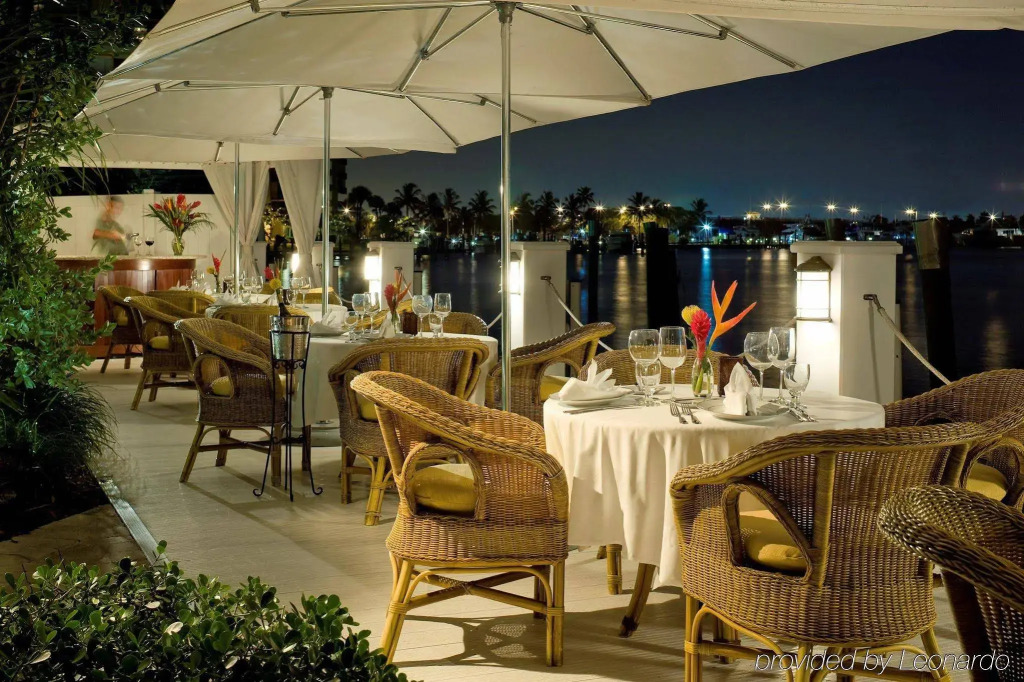 The Pillars Hotel & Club