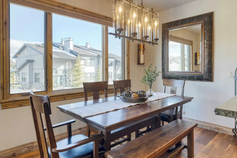 Blue Skies Lakeside Family-friendly Getaway w/ Hot Tub & BBQ