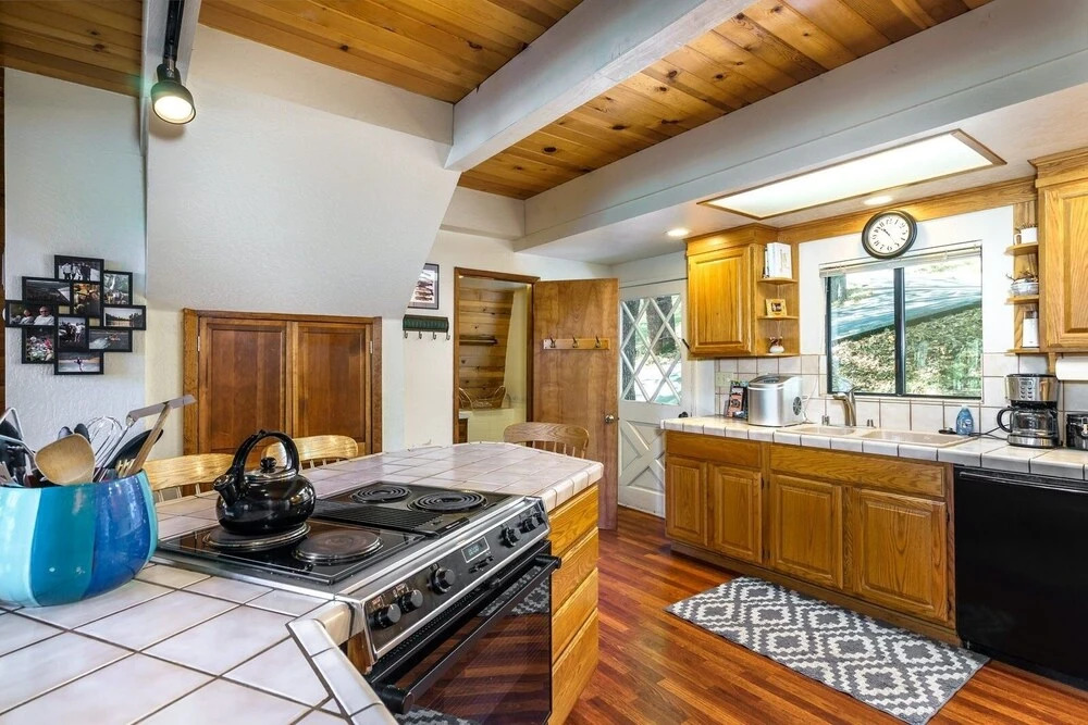 Hart Lake House - Amazing Location 500 Feet to Marina Beach and Pet Friendly! by Yosemite Region Resorts