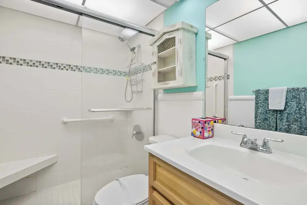 Mariner 1 3M Oceanfront 2BR Condo, Balcony Views & Modern Comfort