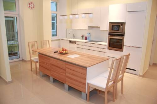 Livingston Apartment Davinci