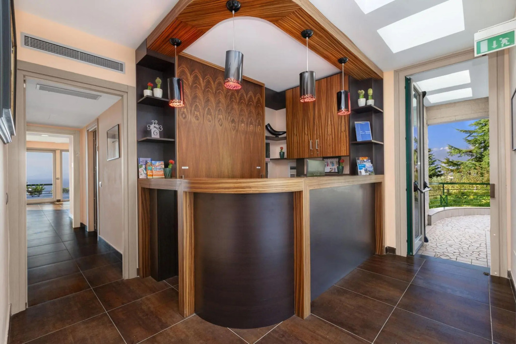 Luxury villa with marvellous terrace overlooking the sea-VILLA LILIANA