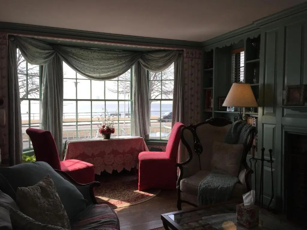 Harborview Inn