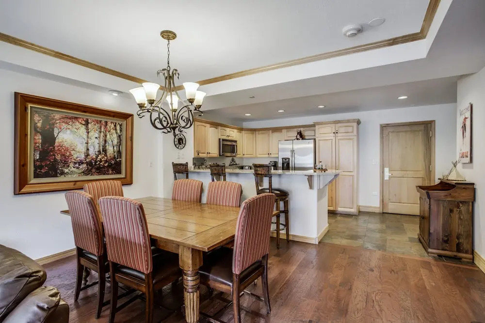 Luxurious 3 bedroom 3 bath condo! 3 Condo by RedAwning