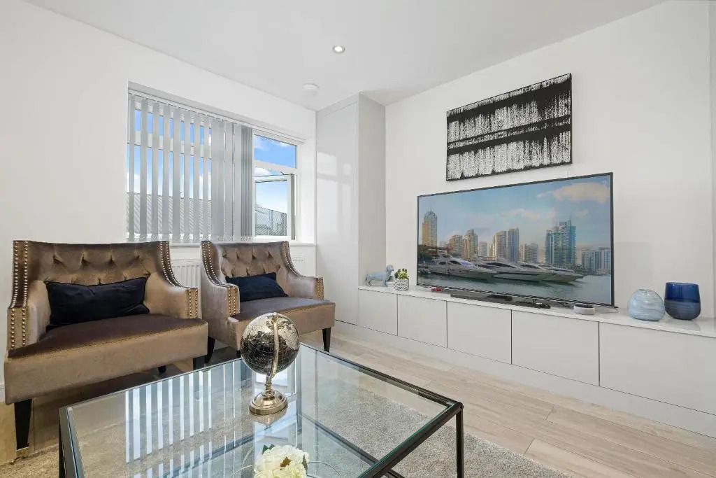 St Martins 2 Bedroom Apartments in Ruislip By 360 Stays