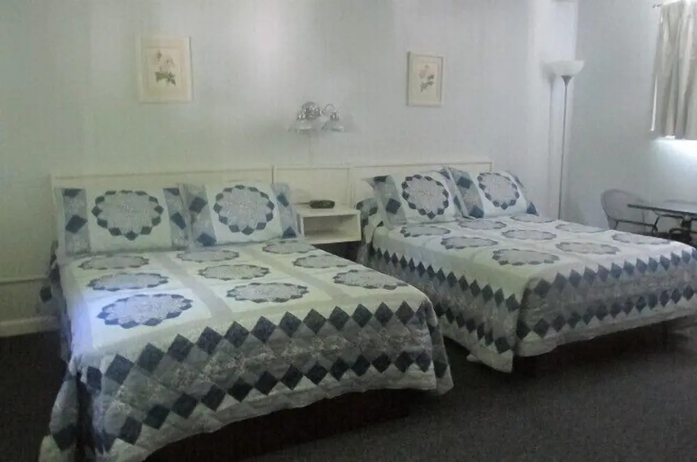 Country Squire Motel