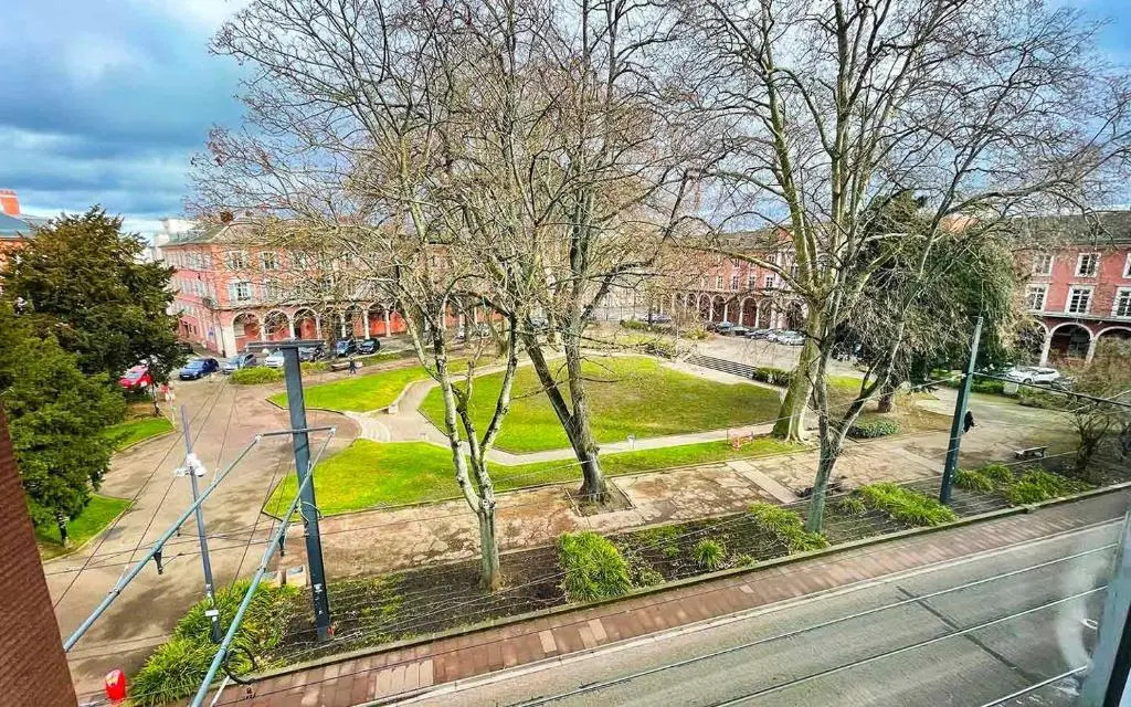 Chambres privées -Private room- dans un spacieux appartement - 100m2 centre proche gare