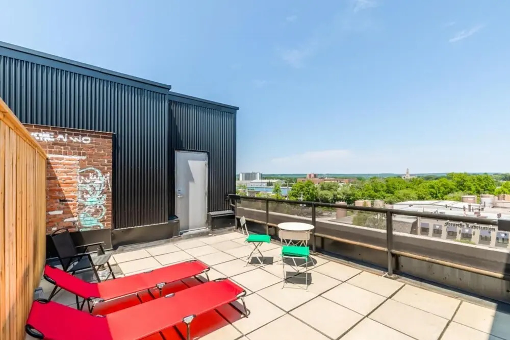 Grand 2Br Dundurn Loft Rooftop Terrace With Sunbeds Parking Gym