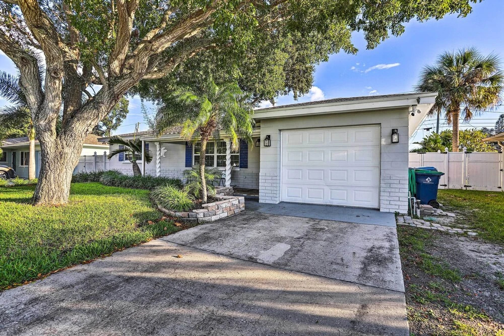 Remodeled St Petersburg Retreat w/ Hot Tub!